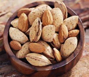 فروش بادام آجیلی شرکت زرین بادام ۰۹۱۲۰۷۷۴۱۲۸