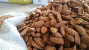 بادام درختی خام